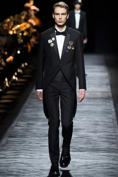 Look 3